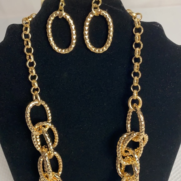 Hope Collection Jewelry Goldtone Pendant Necklace & Drop Earrings Set Retro Chic - Picture 3 of 11